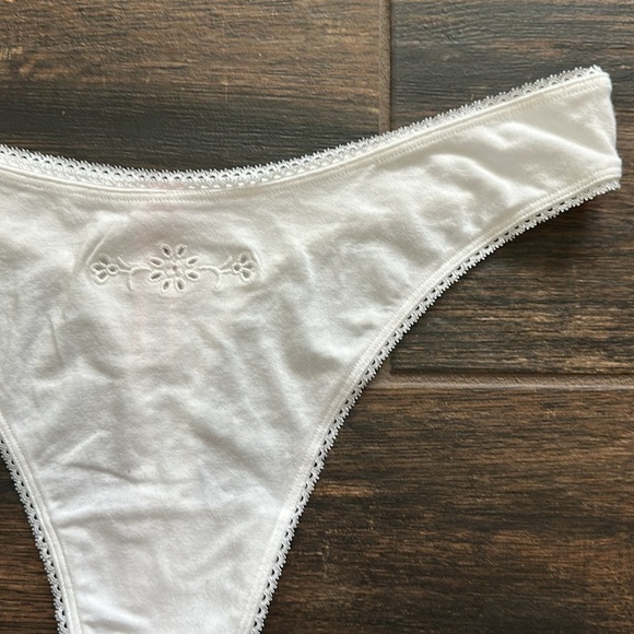 💖Victoria’s Secret Panty Thong - Picture 3 of 7